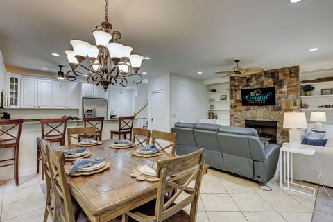 Kitchen table with 6 chairs