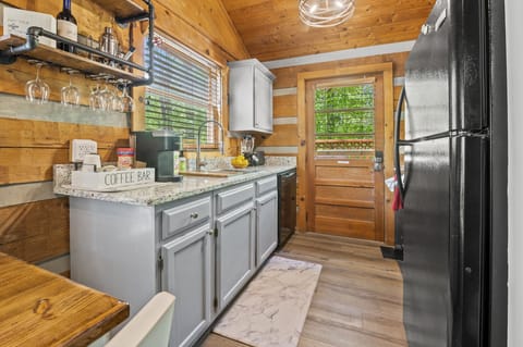 f3c24494-0cdb-424e-bade-603f86091dbe