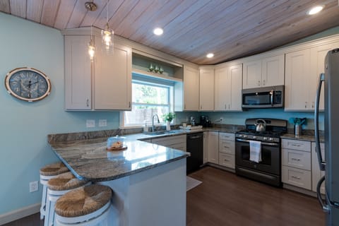 Stainless appliances and a Gas stove!
Fully stocked kitchen