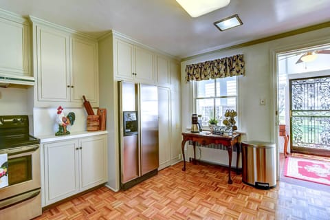 Kitchen | Pots & Pans | Microwave