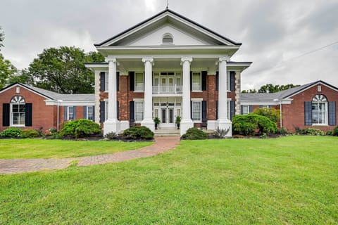 Bowling Green Vacation Rental | 5BR | 4.5BA | 5,750 Sq Ft | 3 Steps to Enter