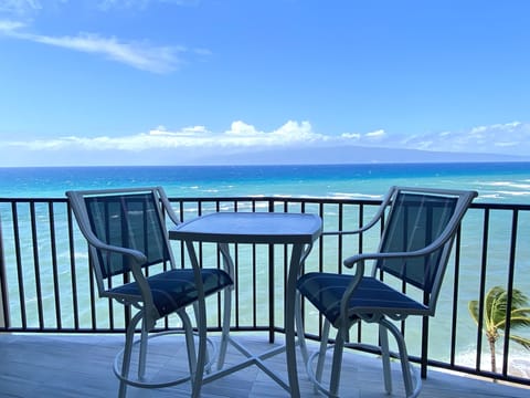 amazing views of the ocean and Molokai right from the lanai