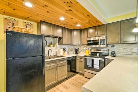 Kitchen | Basic Cooking Essentials | Trash Bags & Paper Towels Provided