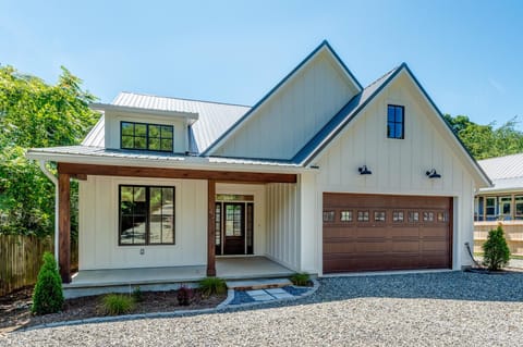 Will be updating photo soon, added, rocking chairs, bench, plants, etc.