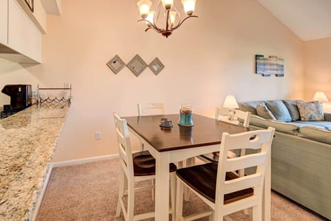 Dining Area | Dishware & Flatware Provided