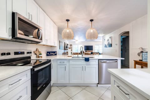 Kitchen, Oven, Microwave