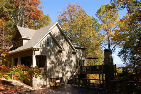 Come and enjoy a Fall Mountain 
Get-A-Way!