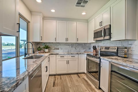 Full Kitchen | Cooking Basics | Wine Fridge | Cocktail Cart