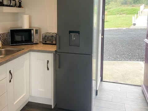 Shannon Castle Holiday Cottages Type A , Riverside Holiday Accommodation Available in Ballysteem, County Limerick