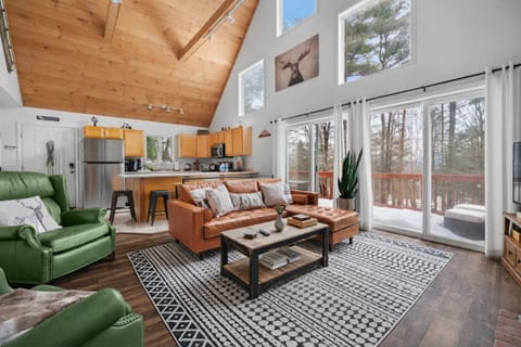 Just add the friendly company to this living room. 