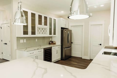 Wine cooler included in the kitchen!