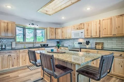 Kitchen | Main Level | Dishwasher | Coffee Maker | Spices