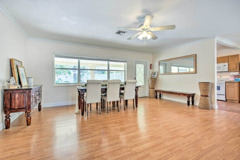 Dining Area | Dishware & Flatware Provided