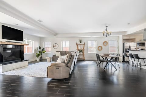 Spacious living/dining area