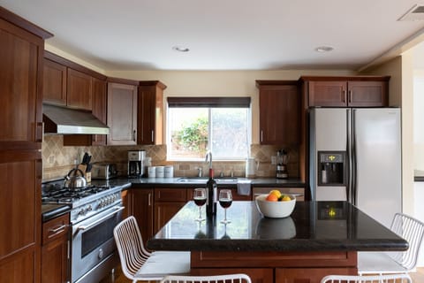 Cook up an appetizing meal in this full kitchen.
