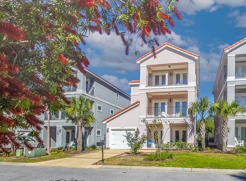 Arborgate Gate Away 7971 Double Gate Drive - Spacious home that sleeps up to 17, just minutes from the beaches, Lost Key Golf Course, Perdido Key Dog park/beach, kayak launch with a community pool