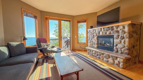 Windsong 610 is a bright townhome located near Beaver Bay, Minnesota.