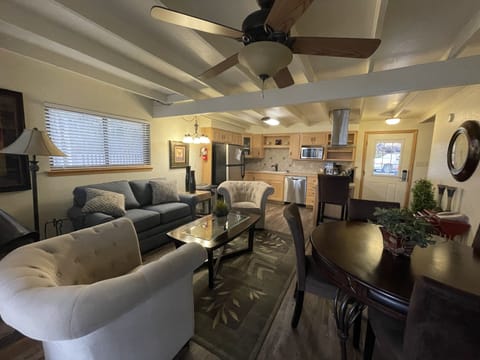 Home Decor, Furniture, Indoors, Living Room, Table