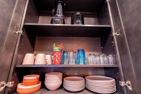 Our available chinawares and a heavy-duty blender are perfect for crafting the perfect smoothies to elevate your dining experience.