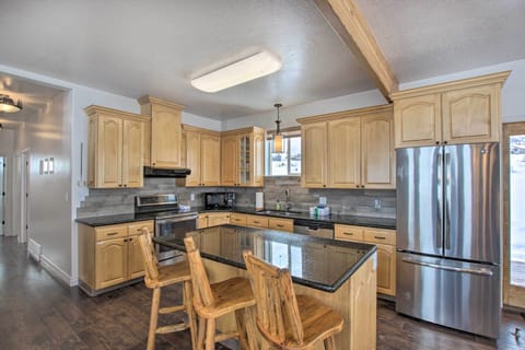 Main floor kitchen (2)