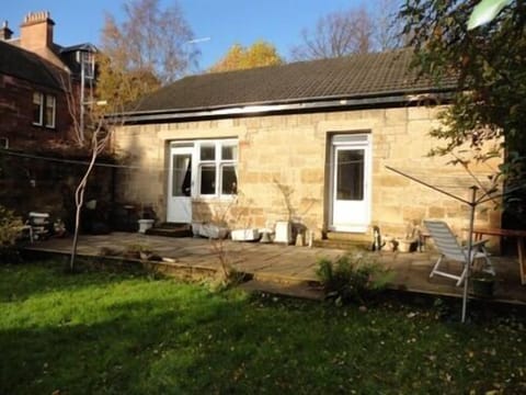 coach house detached with own garden G12 9NP