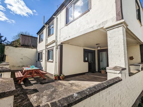 Sitting-out-area | Thistle Dee, Wooler