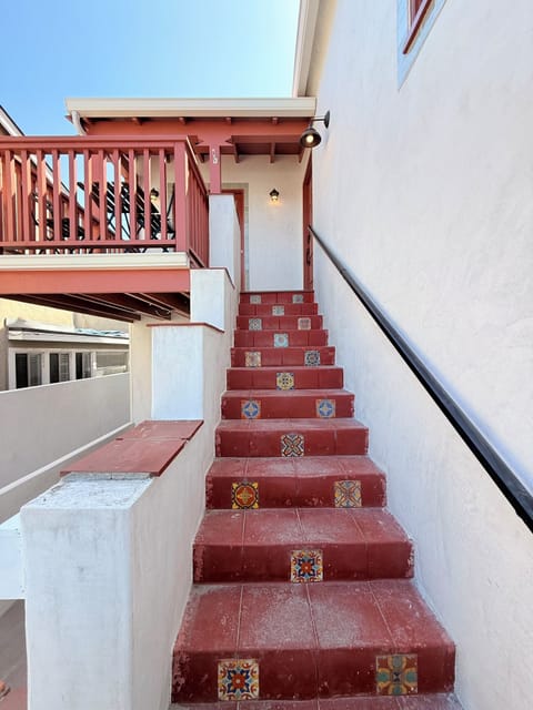 stairs leading to frot door