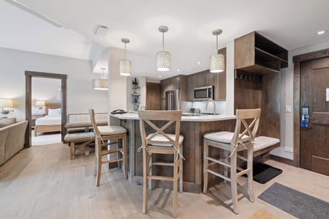 charter-b340-7215_54694880672_o