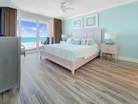 Master Bedroom (King Size Bed with Tempurpedic Mattress)