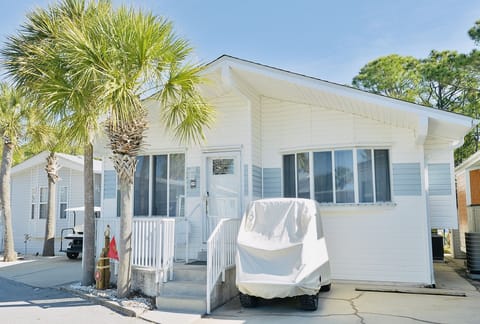Adorable 3 bedroom, 2 bath single-level cottage