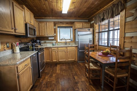 Well Equipped Kitchen has all you will need - just bring your groceries!