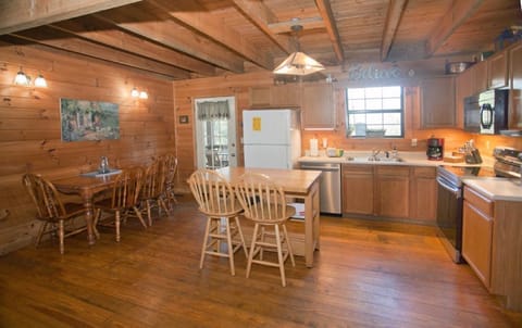 Fully equipped eat in kitchen  - just bring groceries ! 