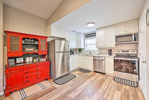 Home Interior | Single-Story Home | Central A/C & Heat | Free WiFi