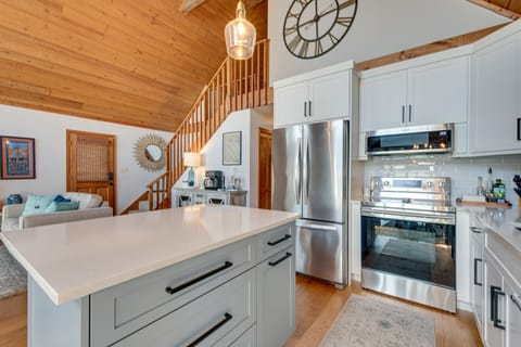 Kitchen | Pots & Pans | Dishware & Flatware | Slow Cooker | Ice Maker