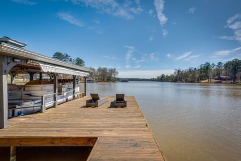 Eatonton Vacation Rental | 2BR | 2BA | 1,300 Sq Ft | 1 Small Step to Enter