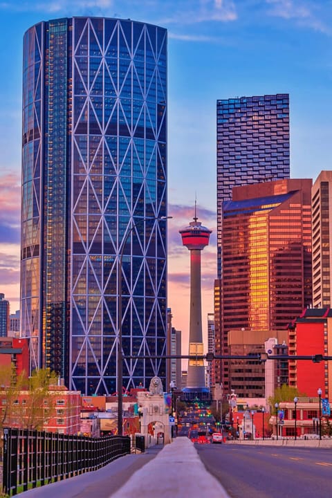 Located in Heart of Downtown Calgary, You will be only a short walk away from Calgary tower, Stampede grounds, Scotiabank Saddledome, BMO Center and 17th Avenue.