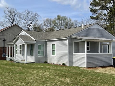 The outside of Color Blast Cottage