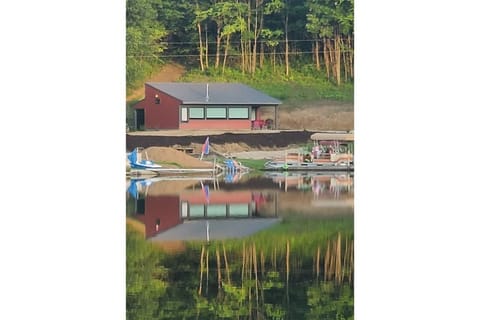 Still Valley Lake Cottage