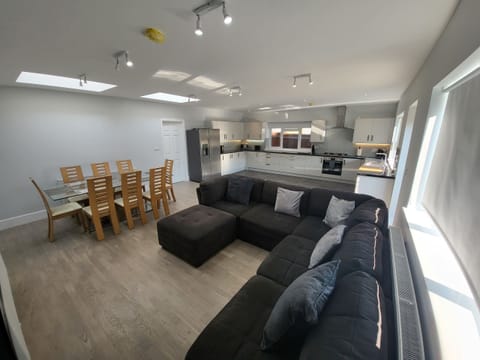 Living Room / Lounge