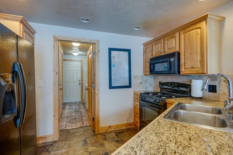 Kitchen | Blender | Drip/Keurig Coffee Maker | Toaster