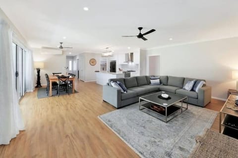 Large main living area . Large split system aircon/heater.