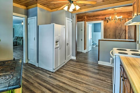 Kitchen | Microwave | Keurig Coffee Maker