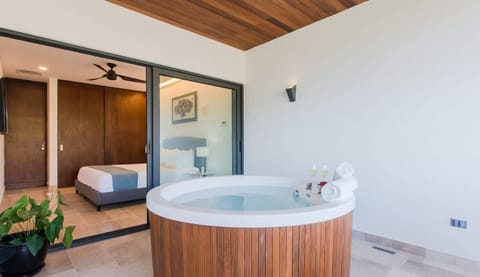 Refresh in your private spa tub (not heated), then hit the town!

