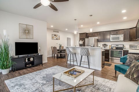 Our 1920's Gatsby-themed living room is stylish and comfortable, featuring a 50-inch TV and inviting seating. Enjoy meals or drinks at the adjacent kitchen island, which seats two. 