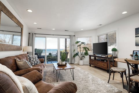 The "Best of Both Worlds" (Comfort + Views)