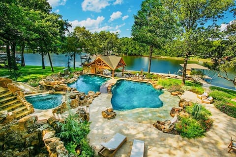 Welcome to Laguna Terrace! Resort-style living on Cedar Creek Lake!
