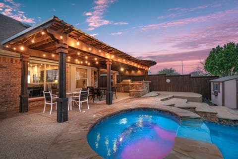 colorful spa and pool - can be heated 