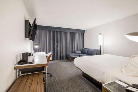 Comfortable Unit w/ 1 King size bed and sofa