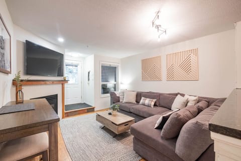 Living area: Smart TV