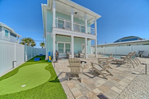 Outdoor Patio and Amenities